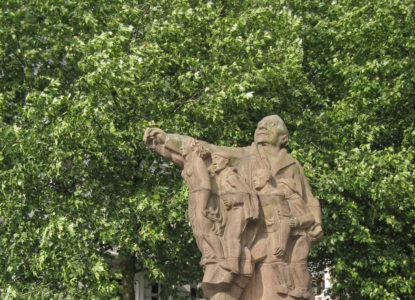 26 Standbeeld van Edward Anseele in Gent