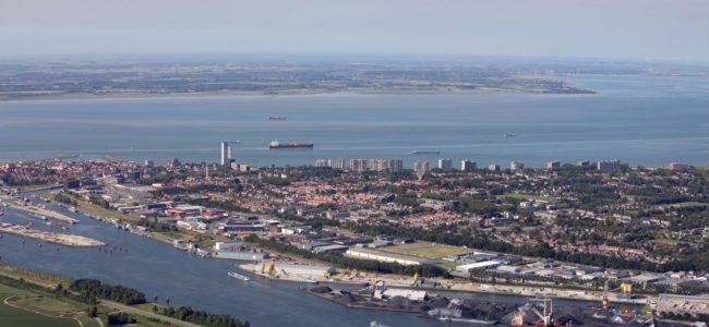 2 B Terneuzen luchtfoto kanaal en sluis c North Sea Port aangepast