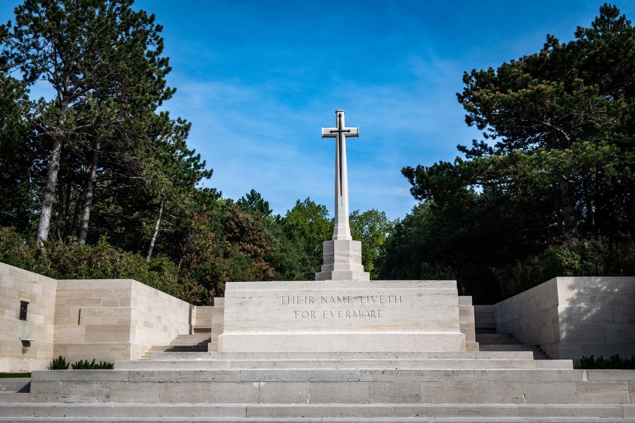 Étaples their name liveth for evermore