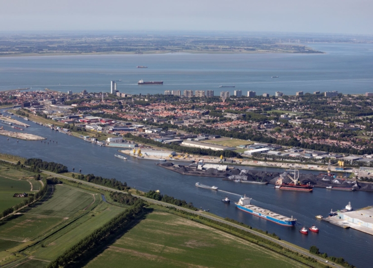 2 B Terneuzen luchtfoto kanaal en sluis c North Sea Port aangepast