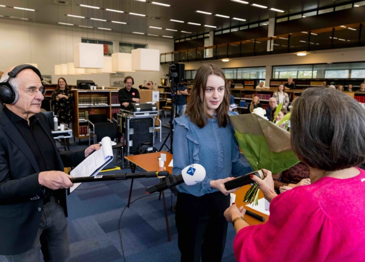 1 Winnares Suzanne Voets van Het Groot Dictee van de Nederlandse Taal 2021 Marcel Krijgsman 002