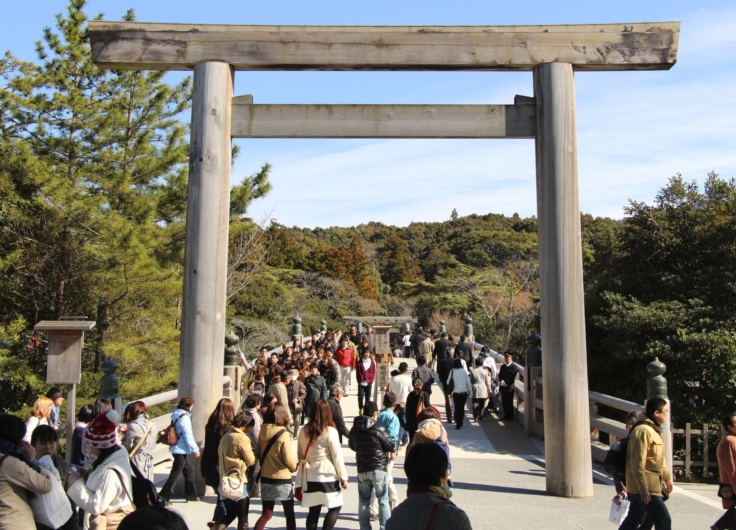 BOEKEN LITERATUUR 4 Toegang tot de Ise Jingu tempel Wikimedia Commons