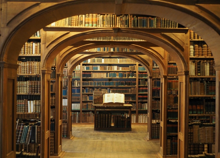 Bibliotheek labyrinth c Wikimedia Commons