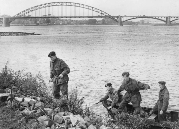 Operation-market-garden-paratroopers