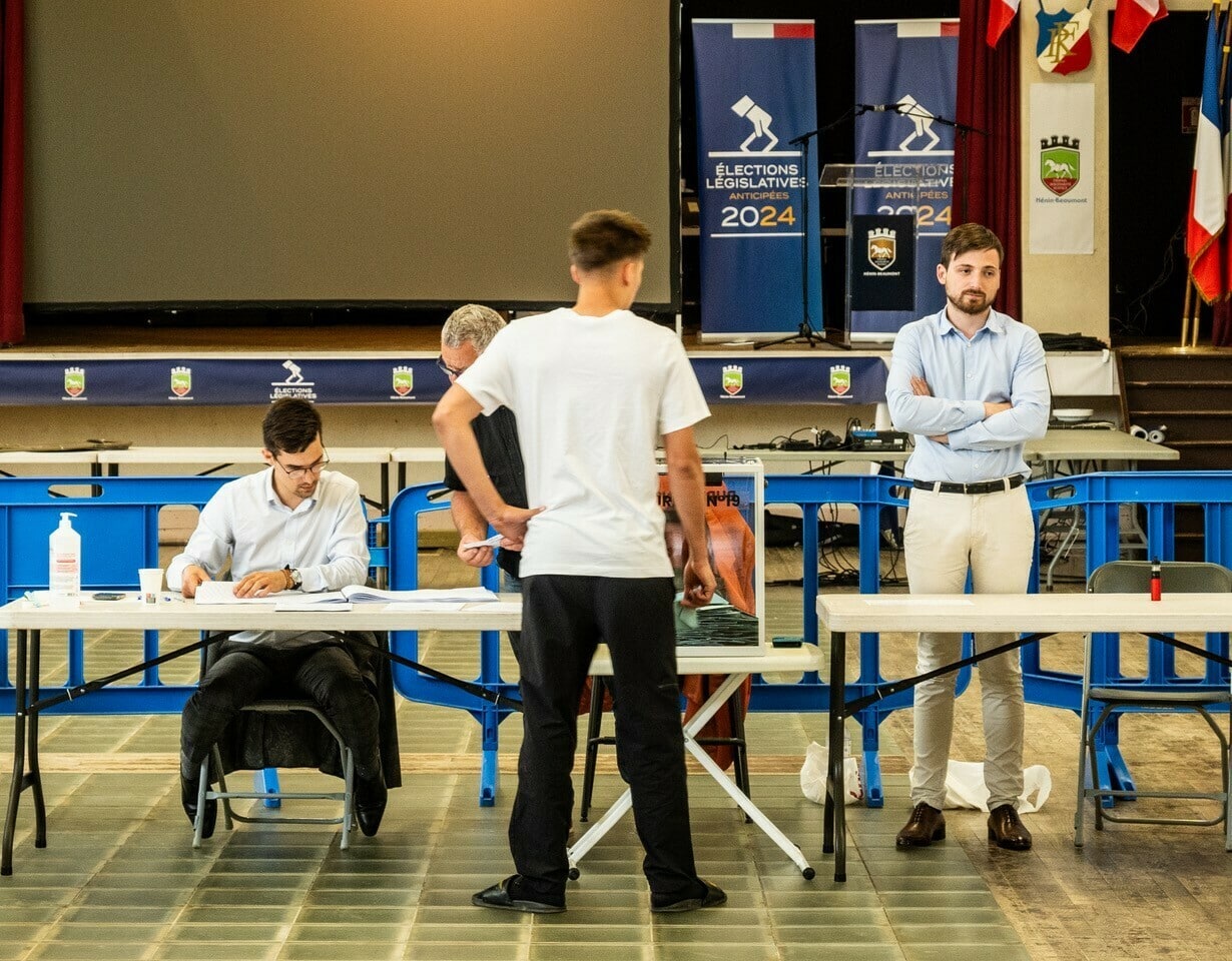 Bureu de vote assesseurs Hénin Baumont c Montard